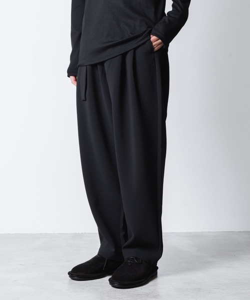 ATTACHMENT（アタッチメント）の「PE ストレッチダブルクロス ベルテッド ワイドテーパードトラウザーズ / PE STRETCH DOUBLE CLOTH BELTED WIDE TAPERD TROUSERS（スラックス・メンズ・ブラック/ライトグレー系/グレー系・1/2/3）」の18枚目の写真