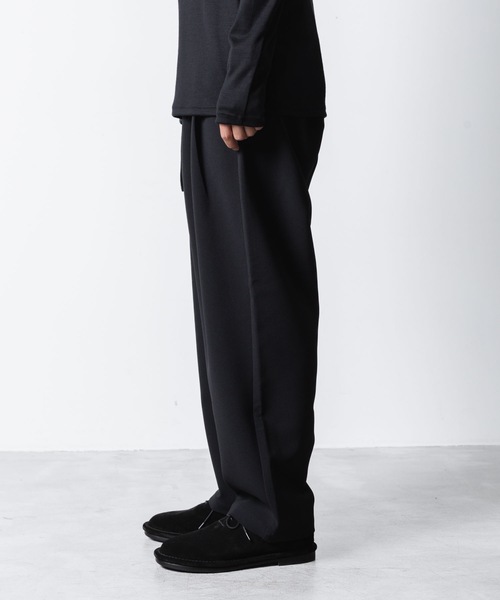ATTACHMENT（アタッチメント）の「PE ストレッチダブルクロス ベルテッド ワイドテーパードトラウザーズ / PE STRETCH DOUBLE CLOTH BELTED WIDE TAPERD TROUSERS（スラックス・メンズ・ブラック/ライトグレー系/グレー系・1/2/3）」の19枚目の写真