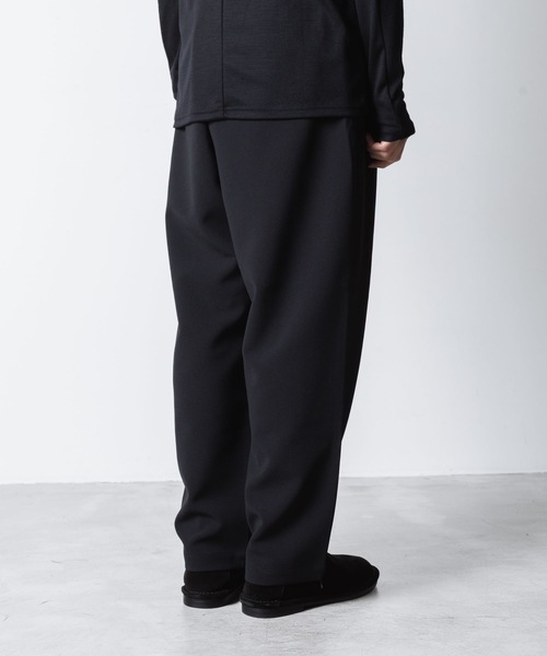 ATTACHMENT（アタッチメント）の「PE ストレッチダブルクロス ベルテッド ワイドテーパードトラウザーズ / PE STRETCH DOUBLE CLOTH BELTED WIDE TAPERD TROUSERS（スラックス・メンズ・ブラック/ライトグレー系/グレー系・1/2/3）」の20枚目の写真