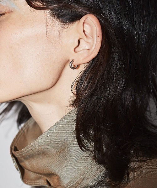 TODAYFUL(トゥデイフル)の「TODAYFUL Compact Hoop Pierce コンパクトフープピアス/12490907(ピアス(両耳用)・レディース・ゴールド/シルバー・ONE SIZE)」の2枚目の写真