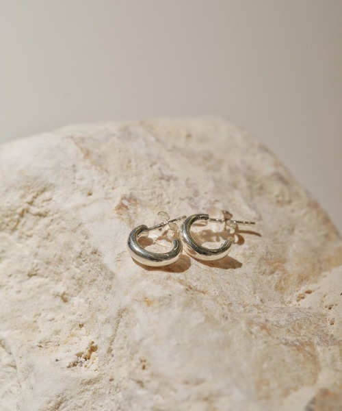 TODAYFUL(トゥデイフル)の「TODAYFUL Compact Hoop Pierce コンパクトフープピアス/12490907(ピアス(両耳用)・レディース・ゴールド/シルバー・ONE SIZE)」の5枚目の写真