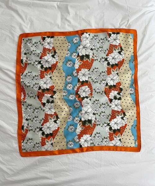 CEMONEMO（セモネモ）の「サテン アソート スカーフ / 70×70cm（バンダナ/スカーフ・レディース・その他3/その他2/その他1/その他8/その他5/その他7/その他4/その他9/その他6・FREE）」の5枚目の写真