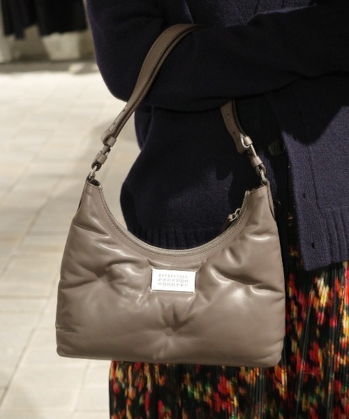Maison Margiela（メゾンマルジェラ）の「Maison Margiela GLAM SLAM HOBO SMALL（ショルダーバッグ・レディース・ライトブラウン・FREE）」の5枚目の写真