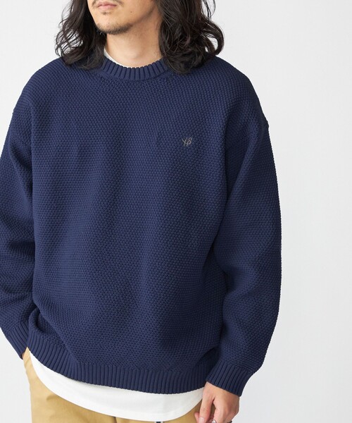 SHIPS（シップス）の「【WEB限定】SHIPS: ワンポイントロゴ ビッグシルエット レイヤード ニット（ニット+ロンT）（ニット/セーター・メンズ・ブラック/チャコールグレー/ベージュ/ネイビー・SMALL/MEDIUM/LARGE/X-LARGE）」の4枚目の写真