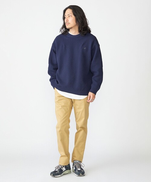 SHIPS（シップス）の「【WEB限定】SHIPS: ワンポイントロゴ ビッグシルエット レイヤード ニット（ニット+ロンT）（ニット/セーター・メンズ・ブラック/チャコールグレー/ベージュ/ネイビー・SMALL/MEDIUM/LARGE/X-LARGE）」の11枚目の写真