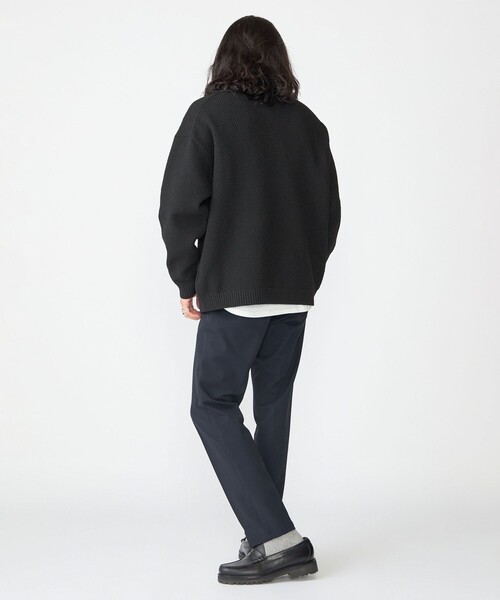 SHIPS（シップス）の「【WEB限定】SHIPS: ワンポイントロゴ ビッグシルエット レイヤード ニット（ニット+ロンT）（ニット/セーター・メンズ・ブラック/チャコールグレー/ベージュ/ネイビー・SMALL/MEDIUM/LARGE/X-LARGE）」の14枚目の写真