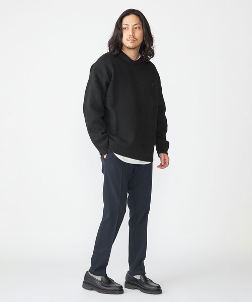 SHIPS（シップス）の「【WEB限定】SHIPS: ワンポイントロゴ ビッグシルエット レイヤード ニット（ニット+ロンT）（ニット/セーター・メンズ・ブラック/チャコールグレー/ベージュ/ネイビー・SMALL/MEDIUM/LARGE/X-LARGE）」の15枚目の写真