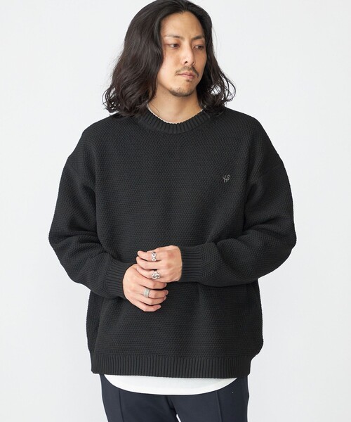 SHIPS（シップス）の「【WEB限定】SHIPS: ワンポイントロゴ ビッグシルエット レイヤード ニット（ニット+ロンT）（ニット/セーター・メンズ・ブラック/チャコールグレー/ベージュ/ネイビー・SMALL/MEDIUM/LARGE/X-LARGE）」の16枚目の写真