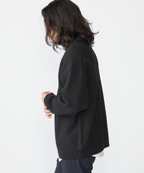 SHIPS（シップス）の「【WEB限定】SHIPS: ワンポイントロゴ ビッグシルエット レイヤード ニット（ニット+ロンT）（ニット/セーター・メンズ・ブラック/チャコールグレー/ベージュ/ネイビー・SMALL/MEDIUM/LARGE/X-LARGE）」の17枚目の写真