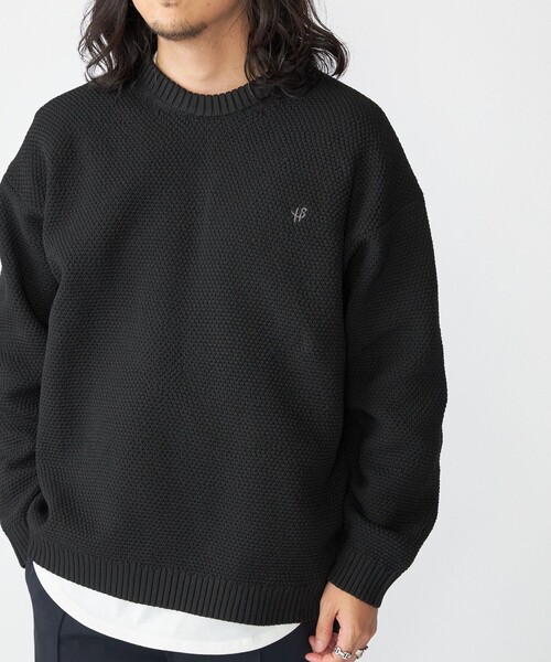 SHIPS（シップス）の「【WEB限定】SHIPS: ワンポイントロゴ ビッグシルエット レイヤード ニット（ニット+ロンT）（ニット/セーター・メンズ・ブラック/チャコールグレー/ベージュ/ネイビー・SMALL/MEDIUM/LARGE/X-LARGE）」の20枚目の写真