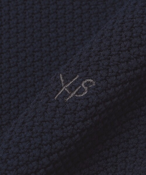 SHIPS（シップス）の「【WEB限定】SHIPS: ワンポイントロゴ ビッグシルエット レイヤード ニット（ニット+ロンT）（ニット/セーター・メンズ・ブラック/チャコールグレー/ベージュ/ネイビー・SMALL/MEDIUM/LARGE/X-LARGE）」の7枚目の写真