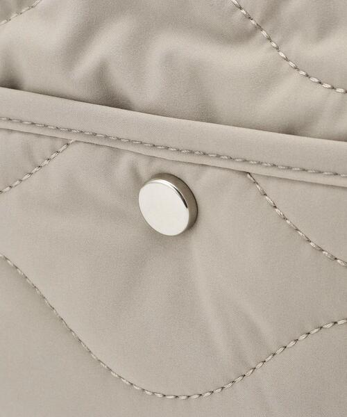 SHOO・LA・RUE(シューラルー)の「◆レジャーや旅行にも キルトスクエアショルダーバッグ(ショルダーバッグ・レディース・グリーン/ブラック/ナチュラル・00)」の9枚目の写真