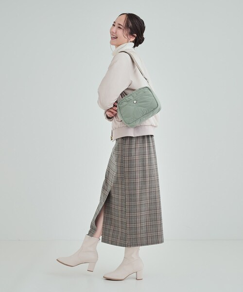 SHOO・LA・RUE(シューラルー)の「◆レジャーや旅行にも キルトスクエアショルダーバッグ(ショルダーバッグ・レディース・グリーン/ブラック/ナチュラル・00)」の12枚目の写真