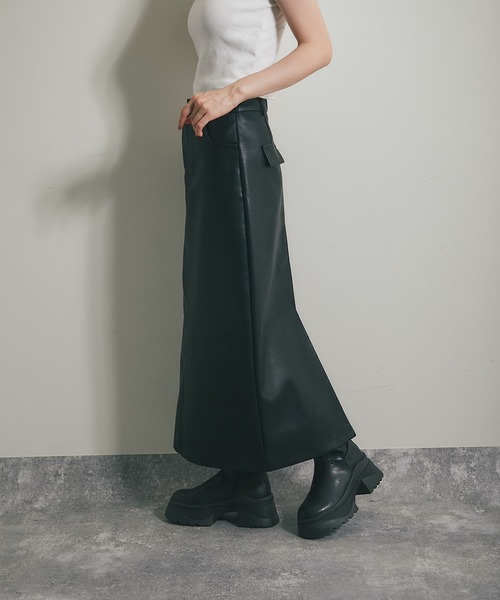 ANOTHER S(アナザーエス)の「フェイクレザーロングスカート(スカート・レディース・ブラック・S/M/L)」の4枚目の写真