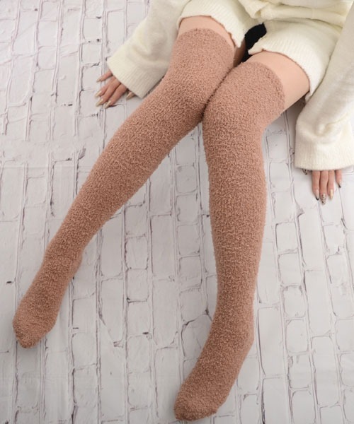 VIBGYOR Women（ヴィブジョー　ウィメン）の「【float】ふわふわ モコモコ シンプル ワンカラー ニーハイルームソックス【7色展開】（ソックス/靴下・レディース・ベージュ/ブラウン/アイボリー/ブラック/オフホワイト/グレー/ライトブラウン・FREE）」の13枚目の写真