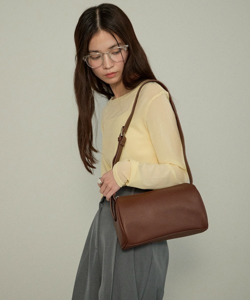 GUSCIO（グッシオ）の「【グッシオベーシック】ZOZO限定　ボストン型ショルダーバッグ（ショルダーバッグ・レディース・ブラック/シルバー/ダークブラウン/アイボリー・FREE）」の3枚目の写真