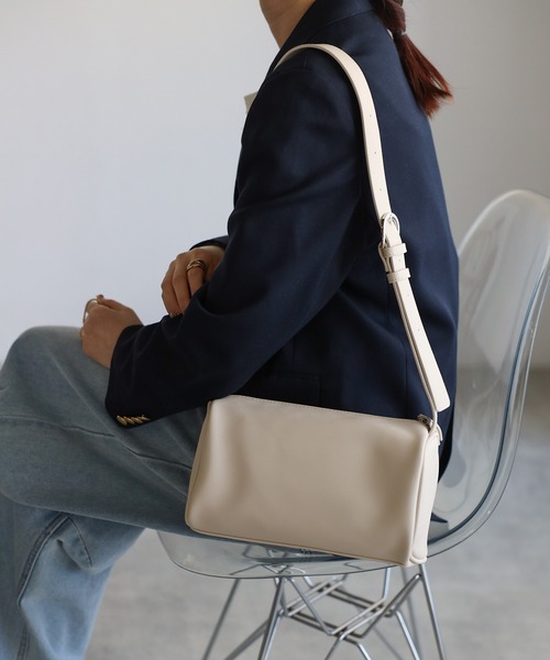 GUSCIO（グッシオ）の「【グッシオベーシック】ZOZO限定　ボストン型ショルダーバッグ（ショルダーバッグ・レディース・ブラック/シルバー/ダークブラウン/アイボリー・FREE）」の5枚目の写真