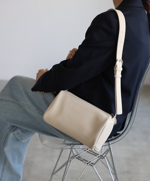 GUSCIO（グッシオ）の「【グッシオベーシック】ZOZO限定　ボストン型ショルダーバッグ（ショルダーバッグ・レディース・ブラック/シルバー/ダークブラウン/アイボリー・FREE）」の6枚目の写真