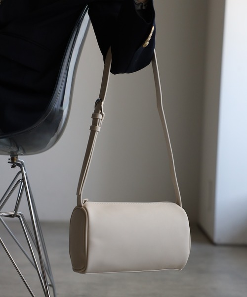 GUSCIO（グッシオ）の「【グッシオベーシック】ZOZO限定　ボストン型ショルダーバッグ（ショルダーバッグ・レディース・ブラック/シルバー/ダークブラウン/アイボリー・FREE）」の7枚目の写真