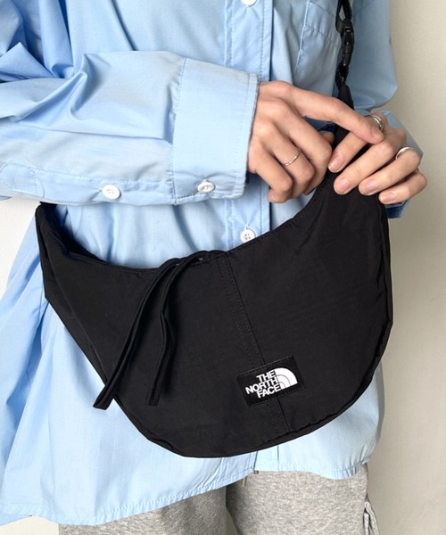 THE NORTH FACE(ザノースフェイス)の「THE NORTH FACE(ザ・ノースフェイス)/2WAY 軽量 ワンショルダー ボディバッグ ハーフムーン/URBAN TOTE BAG MINI(ショルダーバッグ・レディース・ブラック/ライトベージュ/クリーム/ライトグレー・FREE)」の15枚目の写真