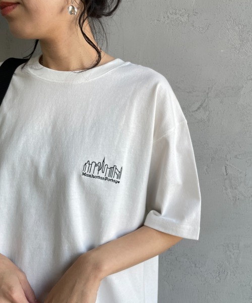 Manhattan Portage（マンハッタンポーテージ）の「[MANHATTAN PORTAGE/マンハッタンポーテージ] 別注 ランダムロゴ バックプリントTシャツ（Tシャツ/カットソー・レディース・ブラック/ホワイト/チャコール・L/M/S/XL）」の16枚目の写真
