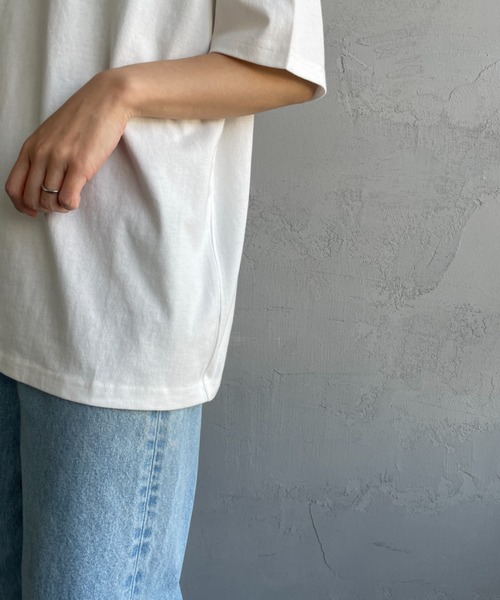 Manhattan Portage（マンハッタンポーテージ）の「[MANHATTAN PORTAGE/マンハッタンポーテージ] 別注 ランダムロゴ バックプリントTシャツ（Tシャツ/カットソー・レディース・ブラック/ホワイト/チャコール・L/M/S/XL）」の18枚目の写真