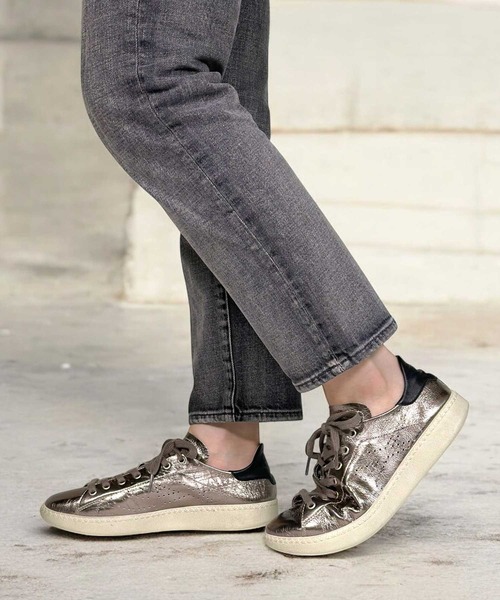 ASH（アッシュ）の「ASH/アッシュ【SUPER】フラットソールローカットスニーカー 2cmヒール フラット（スニーカー・レディース・シャンパン/アイボリー/シルバーグレー/ボルドー/ホワイト×ブラウン・37/36/39/38/40/35）」の4枚目の写真