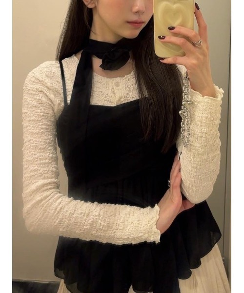 A AMEL（エイメル）の「【インスタグラマー senaさん×Aamelコラボ】キャミ付きシャーリングトップス（Tシャツ/カットソー・レディース・ホワイト・FREE）」の5枚目の写真