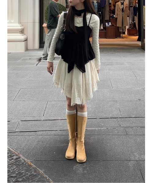 A AMEL（エイメル）の「【インスタグラマー senaさん×Aamelコラボ】キャミ付きシャーリングトップス（Tシャツ/カットソー・レディース・ホワイト・FREE）」の6枚目の写真
