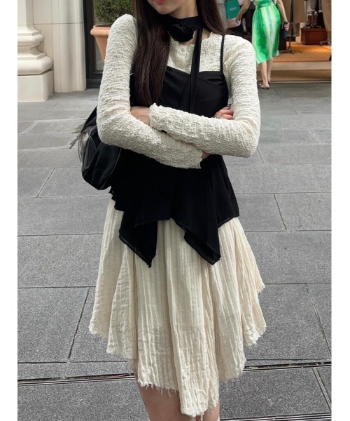 A AMEL（エイメル）の「【インスタグラマー senaさん×Aamelコラボ】キャミ付きシャーリングトップス（Tシャツ/カットソー・レディース・ホワイト・FREE）」の7枚目の写真