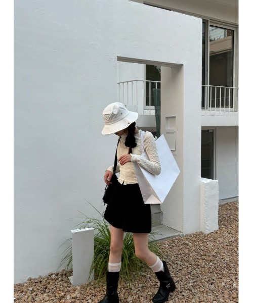 A AMEL（エイメル）の「【インスタグラマー senaさん×Aamelコラボ】キャミ付きシャーリングトップス（Tシャツ/カットソー・レディース・ホワイト・FREE）」の9枚目の写真