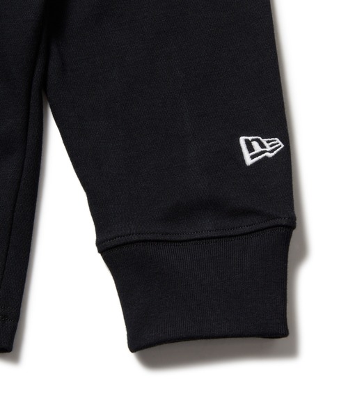 NEW ERA（ニューエラ）の「ニューエラパフォーマンスアパレル 長袖Tシャツ オーバーサイズ 吸汗速乾（Tシャツ/カットソー・メンズ・ホワイト/ブラック・XXL/L/M/XL）」の9枚目の写真