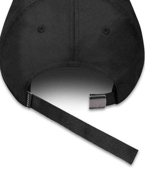 JORDAN BRAND（ジョーダンブランド）の「ジョーダン ライズ ストラクチャード メタル ジャンプマン キャップ / Jordan Rise Structured Metal Jumpman Hat HM5750-010 Black（キャップ・メンズ・ブラック・L/XL/M/L/S/M）」の4枚目の写真