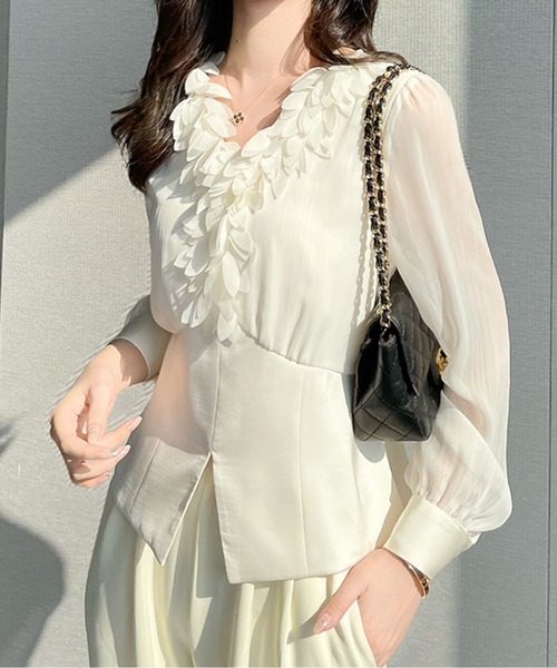 ラッフルVネックシアーブラウス（シャツ/ブラウス）｜AMAJI（アマジ）