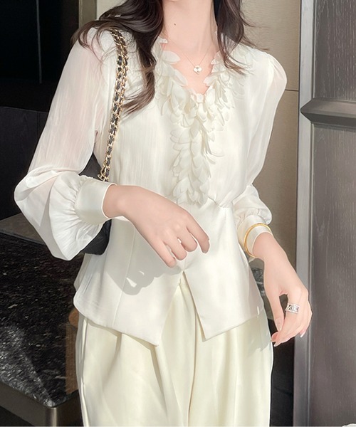 ラッフルVネックシアーブラウス（シャツ/ブラウス）｜AMAJI（アマジ）