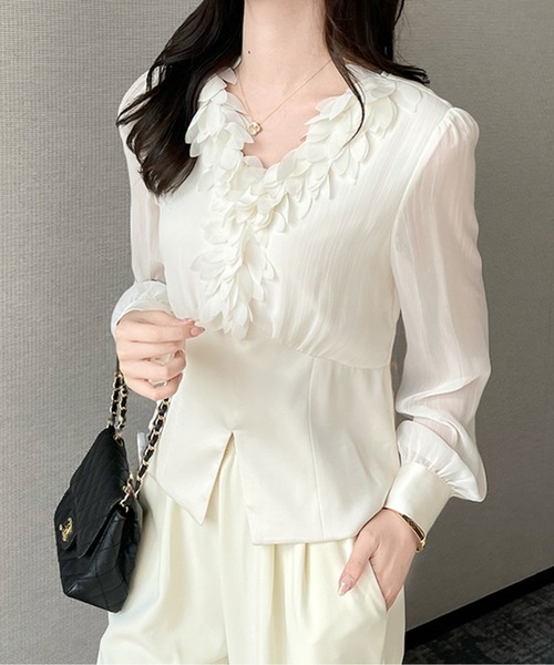 ラッフルVネックシアーブラウス（シャツ/ブラウス）｜AMAJI（アマジ）