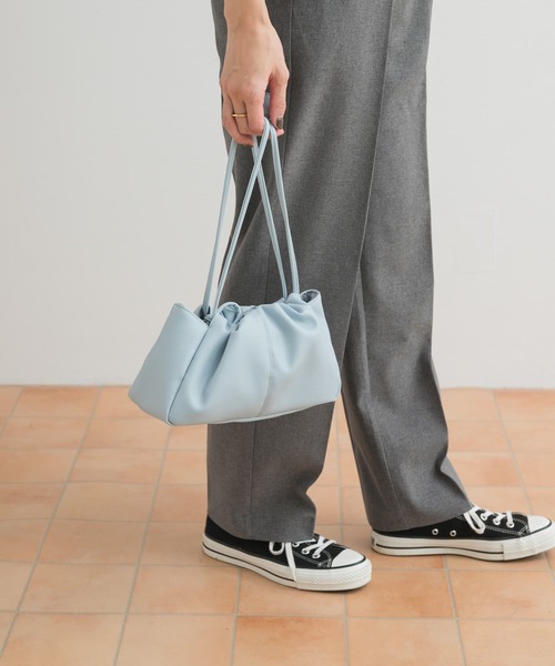 URBAN RESEARCH DOORS(アーバンリサーチドアーズ)の「2WAY巾着ショルダーバッグ(ショルダーバッグ・レディース・ブラック/アイボリー/ライトブルー・ONE)」の18枚目の写真