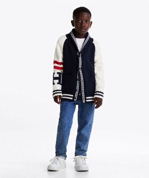 TOMMY HILFIGER(トミーヒルフィガー)の「BOYS バーシティチャンキーカーディガン(ニット/セーター・キッズ・ネイビー・130cm/160cm/150cm/140cm)」の3枚目の写真