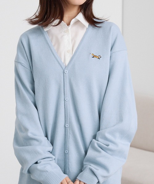 PENNEYS(ぺニーズ)の「PENNEYS/ペニーズ 別注 THE FOX ロゴ ワンポイントワッペン刺繍ジャガードニットカーディガン(カーディガン/ボレロ・レディース・サックスブルー/レッド/ブラック/アイボリー/ネイビー/チャコール/チェリーレッド/グレイッシュベージュ・M/L)」の6枚目の写真