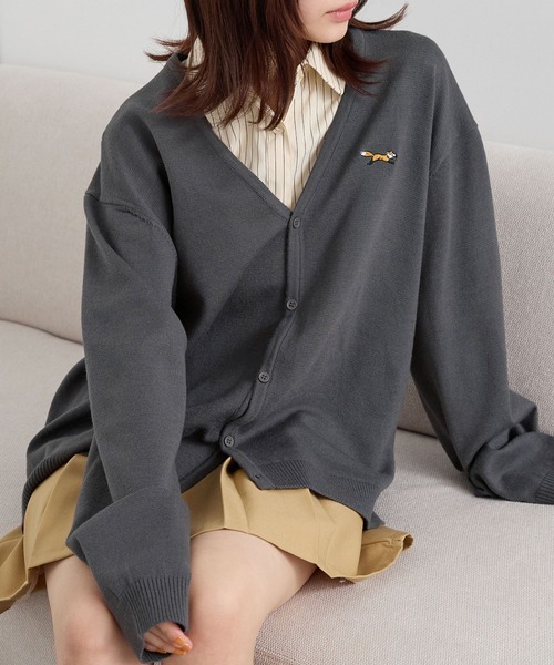 PENNEYS(ぺニーズ)の「PENNEYS/ペニーズ 別注 THE FOX ロゴ ワンポイントワッペン刺繍ジャガードニットカーディガン(カーディガン/ボレロ・レディース・サックスブルー/レッド/ブラック/アイボリー/ネイビー/チャコール/チェリーレッド/グレイッシュベージュ・M/L)」の22枚目の写真