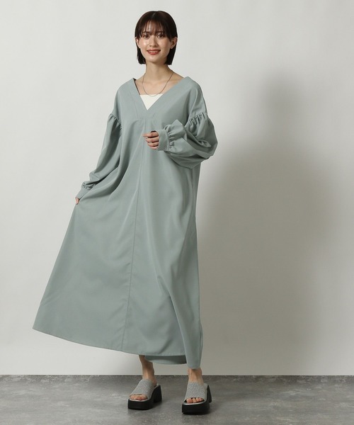 LAKOLE（ラコレ）の「袖ボリューム長袖ワンピース / 322153（ワンピース・レディース・ベージュ/ブルーグレー/ブラック・FREE）」の2枚目の写真