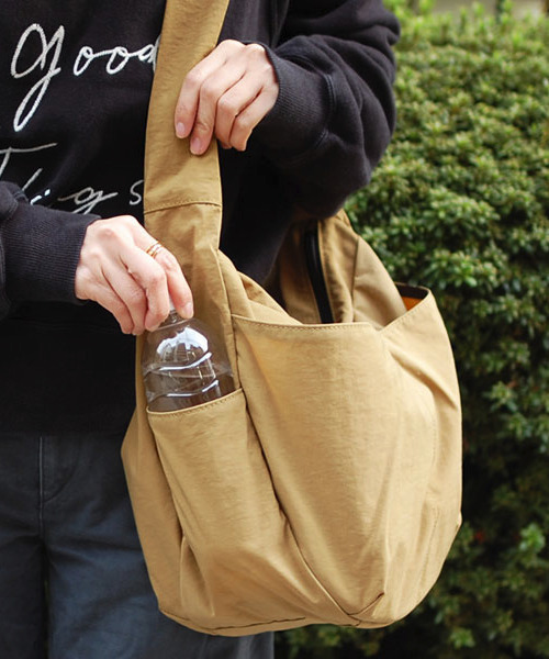 CLEDRAN(クレドラン)の「【軽量 仕分け収納】CL3787 POID POCKET SHOULDER ママバッグ(ショルダーバッグ・レディース・チャコールグレー/ベージュ/ネイビー/ダークグリーン・FREE)」の14枚目の写真