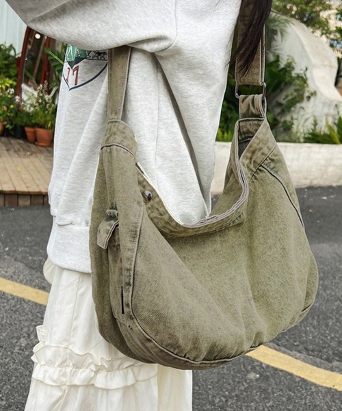 Revo.（レボ）の「ヴィンテージライク フェード加工 デニム ワンハンドル ショルダーバッグ（ショルダーバッグ・レディース・ブラック/カーキ/パープル/オレンジ・FREE）」の2枚目の写真