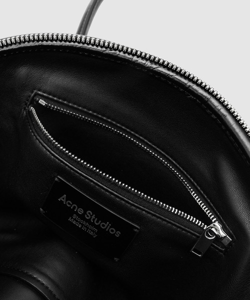 Acne Studios(アクネストゥディオズ)の「FN-WN-BAGS000518(ショルダーバッグ・レディース・ブラック・ONE SIZE)」の8枚目の写真