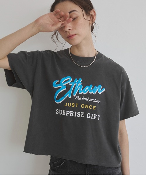 ANGIE(アンジー)の「ヴィンテージライク カットオフ プリント Tシャツ(半袖)(Tシャツ/カットソー・レディース・ブラック系その他3/ブラック系その他/ブラック系その他4/ブラック系その他2・FREE)」の4枚目の写真