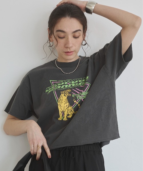ANGIE(アンジー)の「ヴィンテージライク カットオフ プリント Tシャツ(半袖)(Tシャツ/カットソー・レディース・ブラック系その他3/ブラック系その他/ブラック系その他4/ブラック系その他2・FREE)」の12枚目の写真