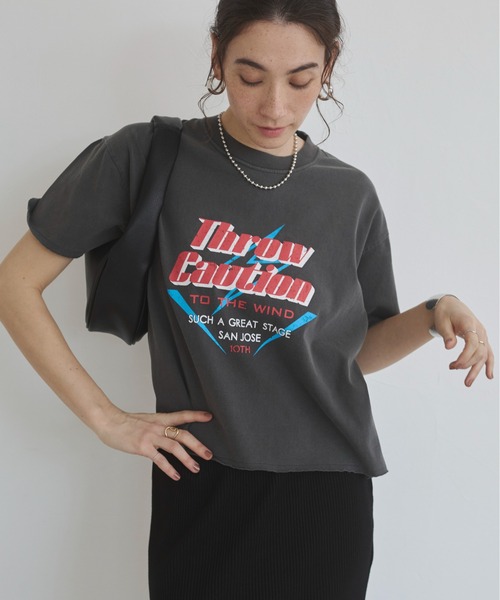 ANGIE(アンジー)の「ヴィンテージライク カットオフ プリント Tシャツ(半袖)(Tシャツ/カットソー・レディース・ブラック系その他3/ブラック系その他/ブラック系その他4/ブラック系その他2・FREE)」の5枚目の写真
