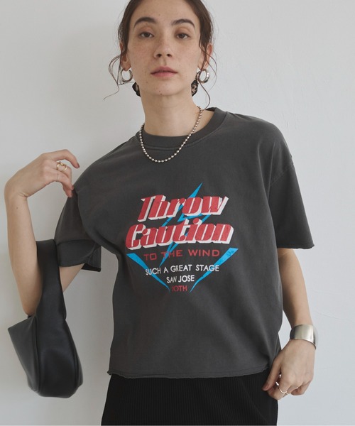 ANGIE(アンジー)の「ヴィンテージライク カットオフ プリント Tシャツ(半袖)(Tシャツ/カットソー・レディース・ブラック系その他3/ブラック系その他/ブラック系その他4/ブラック系その他2・FREE)」の6枚目の写真