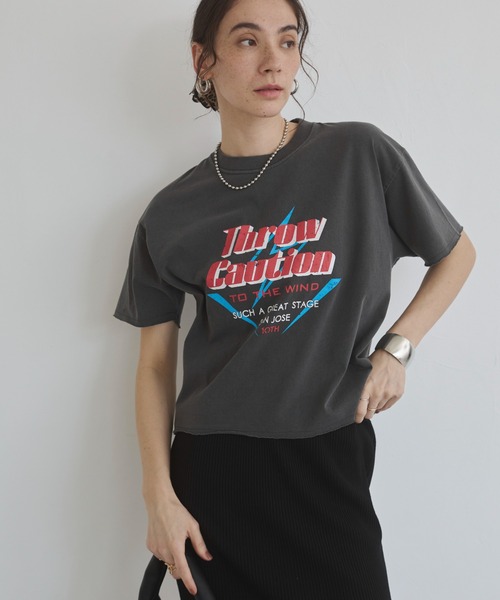 ANGIE(アンジー)の「ヴィンテージライク カットオフ プリント Tシャツ(半袖)(Tシャツ/カットソー・レディース・ブラック系その他3/ブラック系その他/ブラック系その他4/ブラック系その他2・FREE)」の7枚目の写真