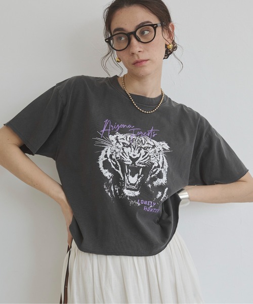 ANGIE(アンジー)の「ヴィンテージライク カットオフ プリント Tシャツ(半袖)(Tシャツ/カットソー・レディース・ブラック系その他3/ブラック系その他/ブラック系その他4/ブラック系その他2・FREE)」の16枚目の写真